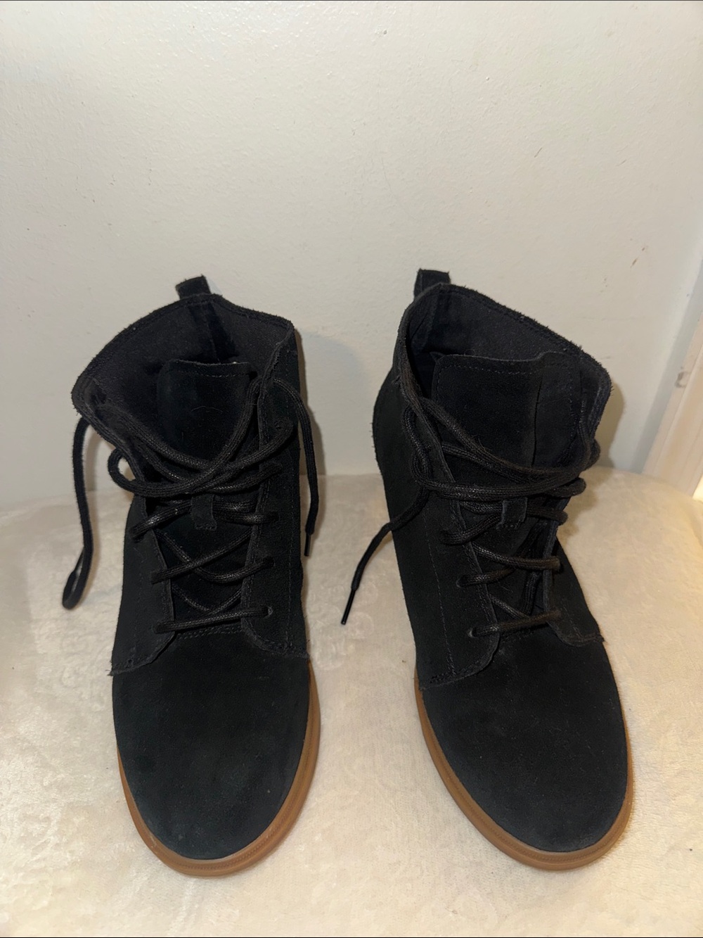 Sorel Black Lace-Up Women's Ankle Boots with Brown Sole